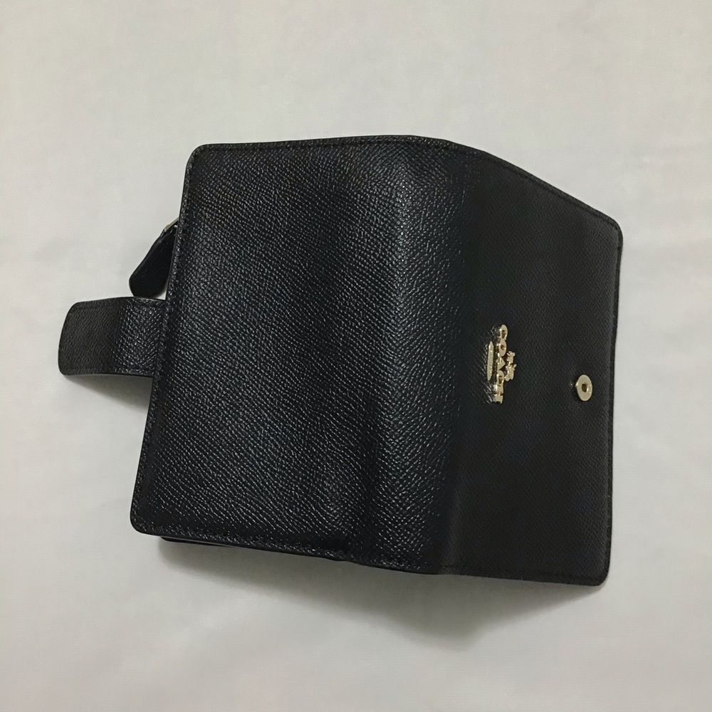 NEW COACH CrossgrainLeather Corner Zip Wallet - Picture 14 of 16